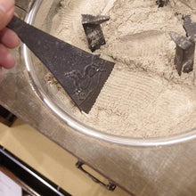 画像をギャラリービューアに読み込む, 灰ならし(南部鉄)